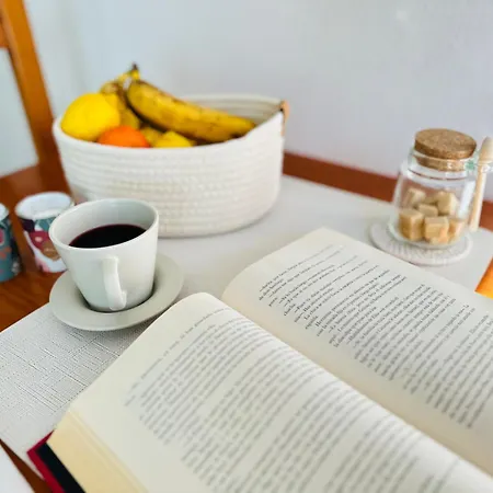 Апартаменты Cozy- 100m From The With Pool & Perfect For2 *