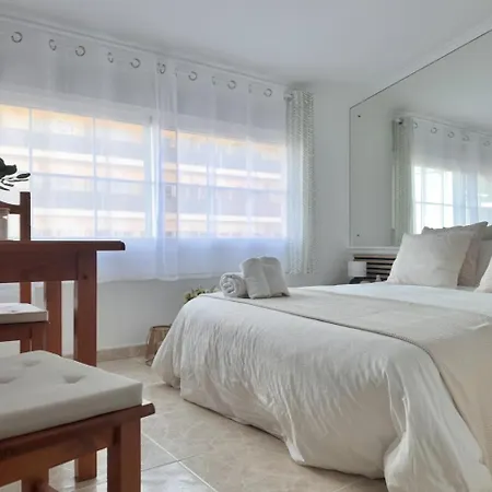 Cozy- 100m From The With Pool & Perfect For2 *