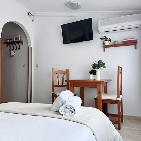 Cozy- 100m From The With Pool & Perfect For2 Торремолинос