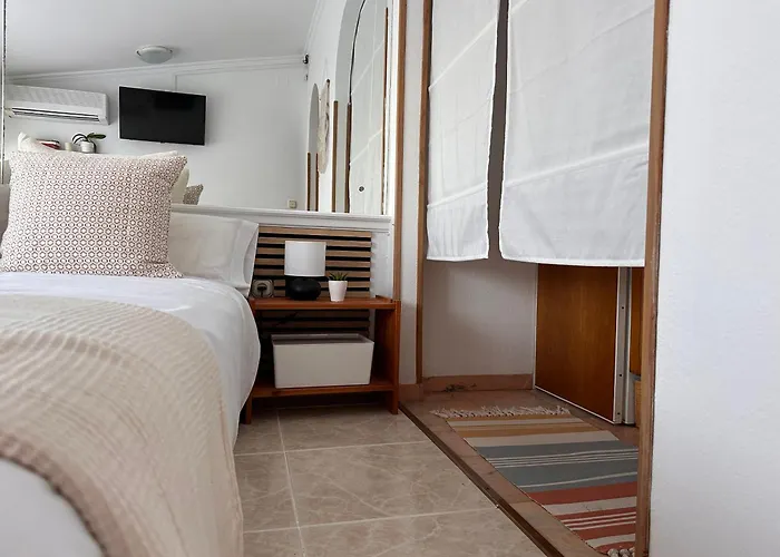 Cozy- 100m From The With Pool & Perfect For2 Apartment Torremolinos