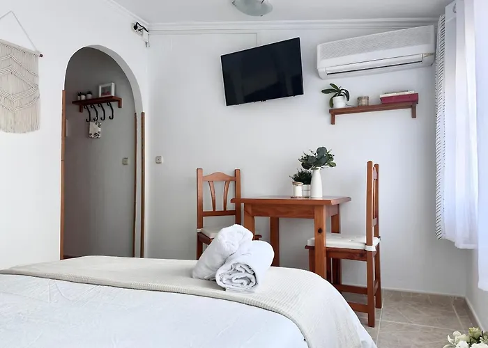 Cozy- 100m From The With Pool & Perfect For2 Torremolinos