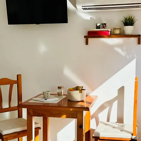 Apartment Cozy- 100m From The With Pool & Perfect For2 *