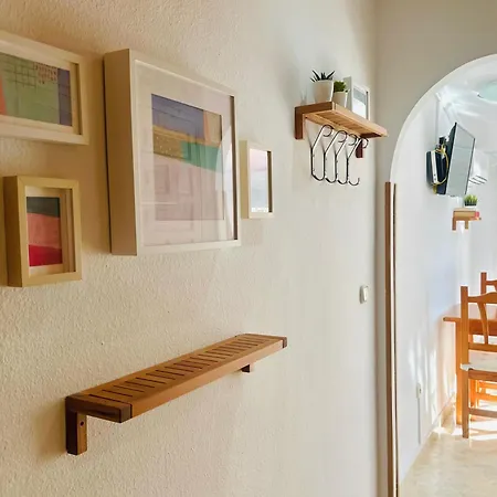 Cozy- 100m From The With Pool & Perfect For2 Apartment *