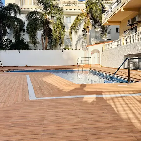 Cozy- 100m From The With Pool & Perfect For2 Apartment