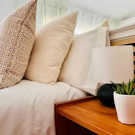 Cozy- 100m From The With Pool & Perfect For2 *