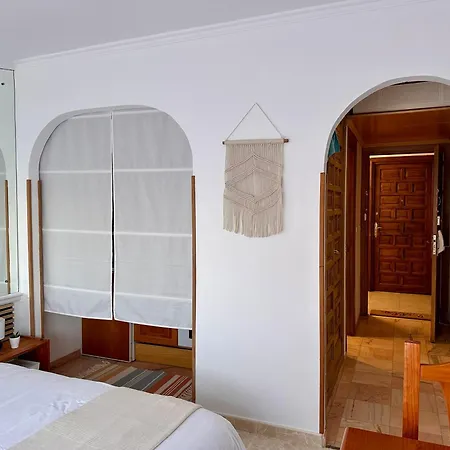 Cozy- 100m From The With Pool & Perfect For2 Apartment *