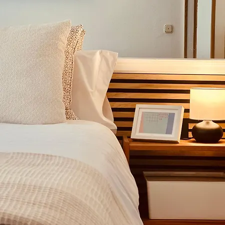Apartment Cozy- 100m From The With Pool & Perfect For2 *