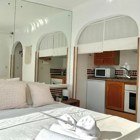 Apartment Cozy- 100m From The With Pool & Perfect For2 *
