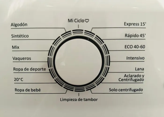 Cozy- 100m From The With Pool & Perfect For2 * Торремолинос