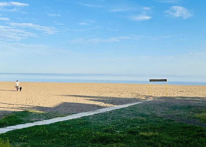 Апартаменты Cozy- 100m From The With Pool & Perfect For2 *