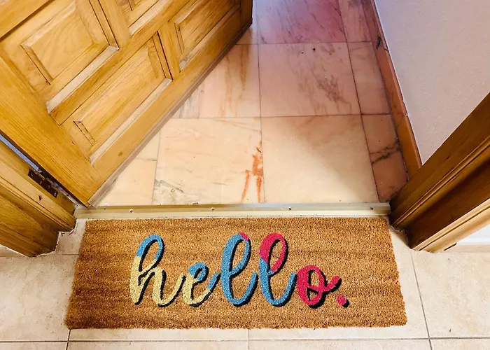 Cozy- 100m From The With Pool & Perfect For2 *