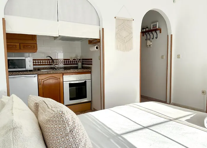 Cozy- 100m From The With Pool & Perfect For2 아파트 토레몰리노스