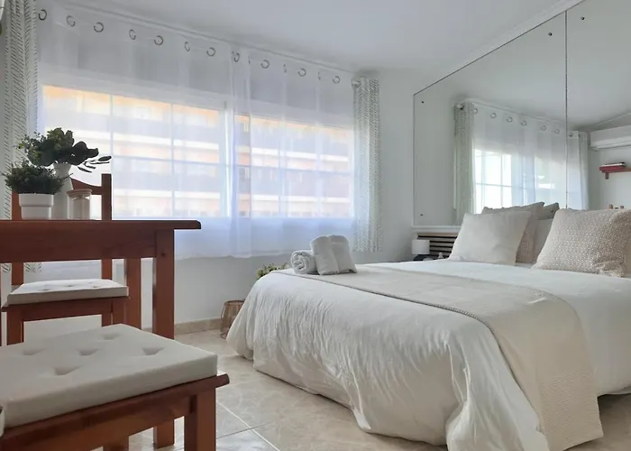 Cozy- 100m From The With Pool & Perfect For2 *