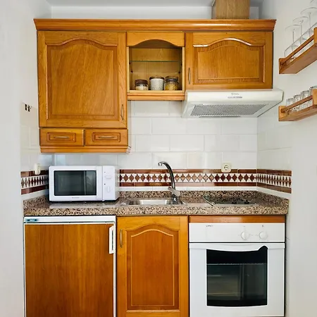 Cozy- 100m From The With Pool & Perfect For2 Appartamento