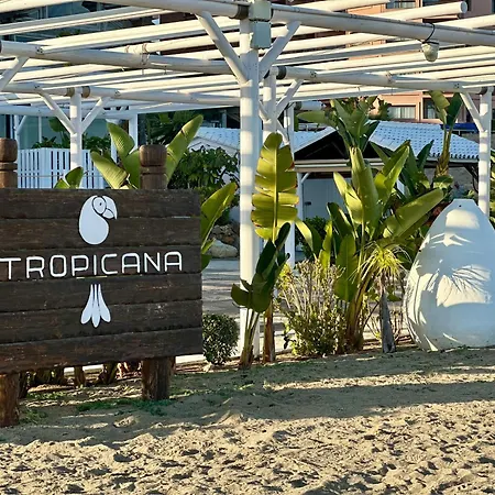 Cozy- 100m From The With Pool & Perfect For2 Appartamento Torremolinos