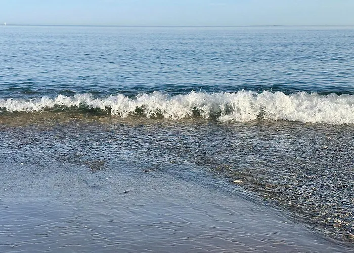 Cozy- 100m From The With Pool & Perfect For2 *