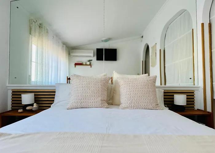 Cozy- 100m From The With Pool & Perfect For2 Apartament *