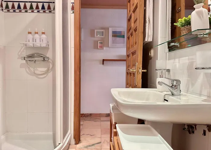 Cozy- 100m From The With Pool & Perfect For2 Apartament *