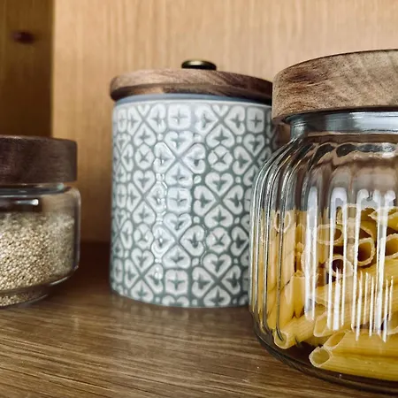 Cozy- 100m From The With Pool & Perfect For2 Apartment