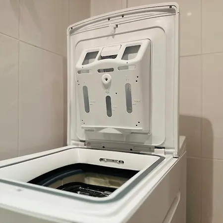 Cozy- 100m From The With Pool & Perfect For2 Apartment *