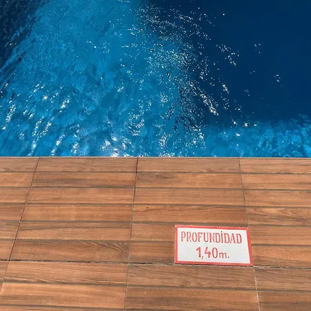 Cozy- 100m From The With Pool & Perfect For2 Apartment