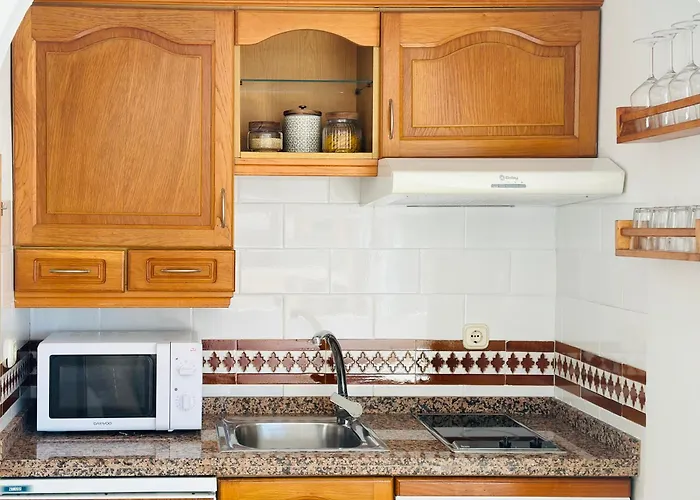 דירה Cozy- 100m From The With Pool & Perfect For2 טורמולינוס