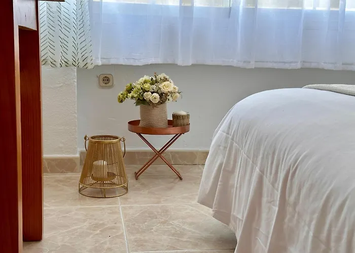 Cozy- 100m From The With Pool & Perfect For2