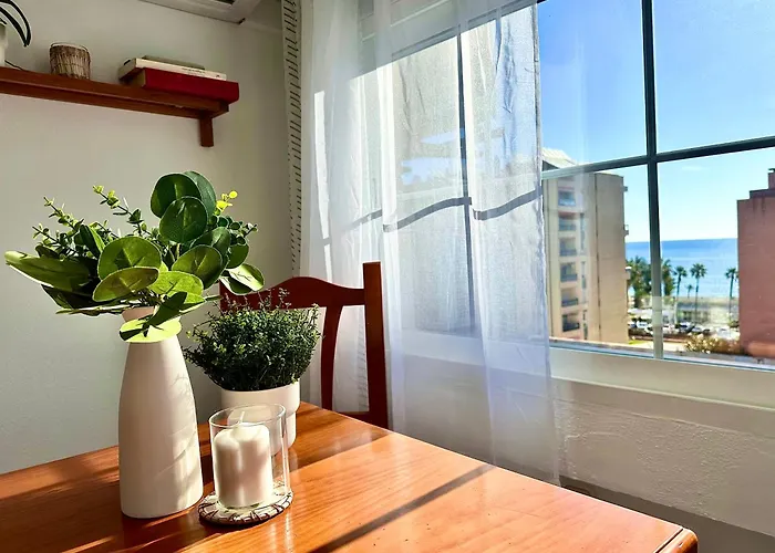 Cozy- 100m From The With Pool & Perfect For2